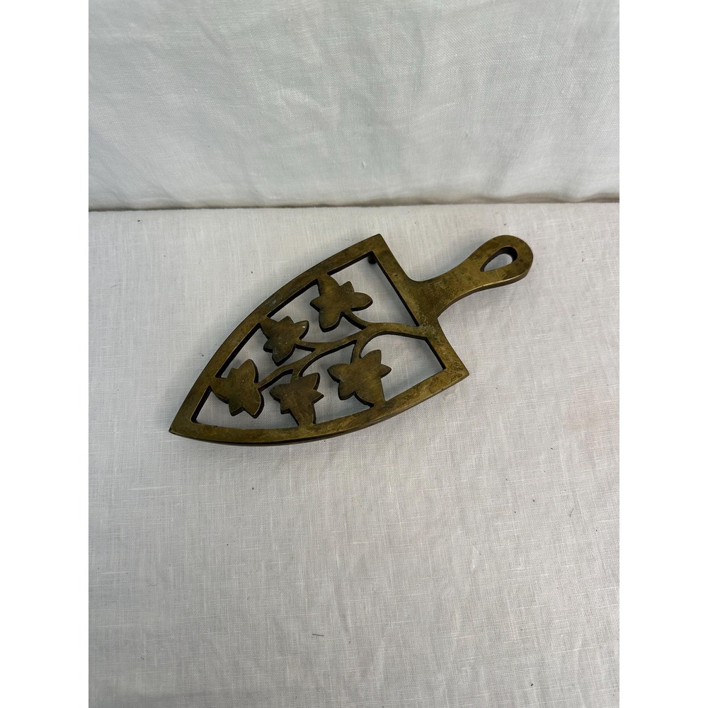Vintage Brass Ivy Leaf Trivet Kitchen Hot Pad Gold Tone 9.25 Inch T-14 GHC